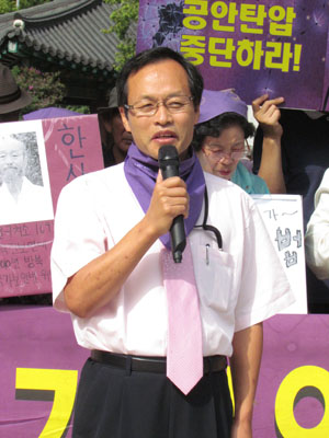 성명서를 발표하고 있는 자주민보 이정섭 기자   ⓒ 김아름내