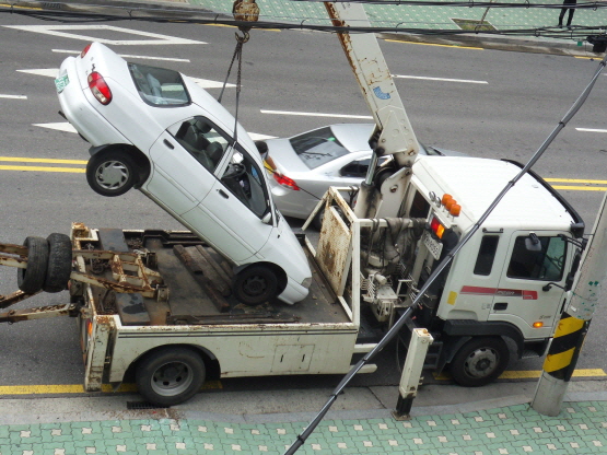 폐차장 가는 승용차