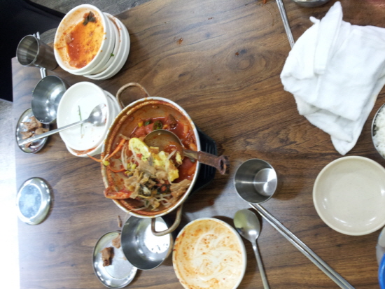 폐기 처리되는 남은 반찬들