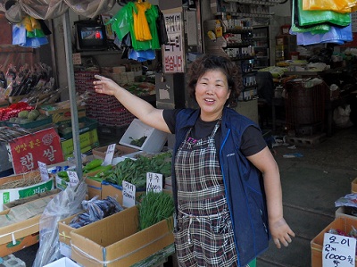 흔쾌히 인터뷰에 응해주신 야채가게 상인
