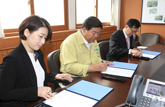 디딤돌 나눔 협약서에 서명