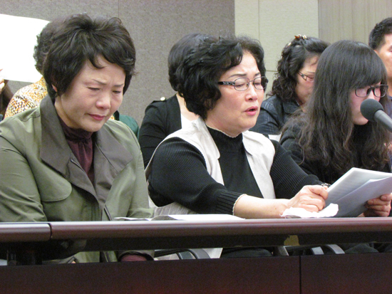 한순희 씨의 호소문 발표과정에서 울음바다가 펼쳐 졌다.     ⓒ 김아름내