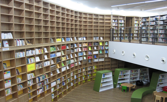 서울도서관 1~2층 연결계단