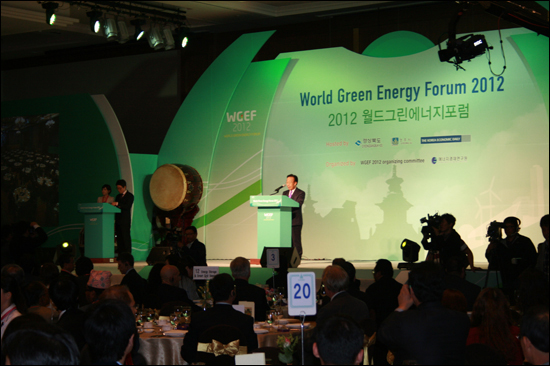 17일 오후 경주에서 열린 개막식에서 김관용 경북도지사가 개회사를 낭독하고 있다.      ⓒ 추광규