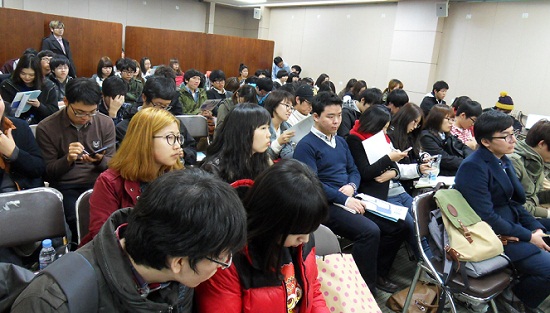 끝장토론회에 참석한 학생