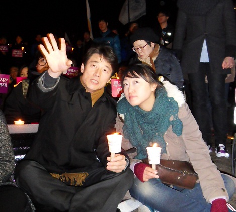 무소속 안철수 후보의 대선캠프 송호창 공동선대위원장과 민주통합당 중앙선거대책위원회 김영경 공동선대위원장