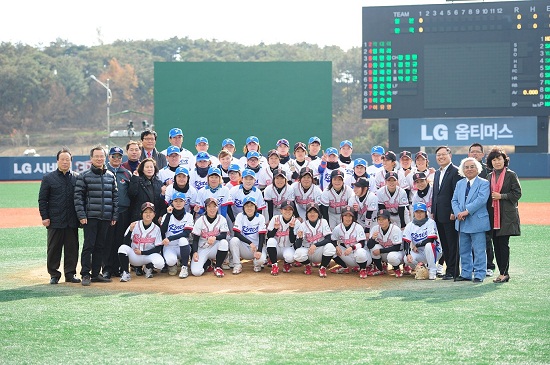 'LG배 한국여자야구대회' 한일교류전에 참석한 한,일 양팀 선수들