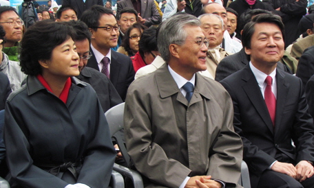 지난 6일 서울광장에서 열린 한 집회에 참석한 새누리당 박근혜 대선후보, 민주통합당 문재인 대선후보, 무소속 안철수 대선후보