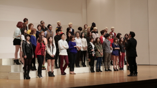 재능기부 형식으로 동참한 국내 톱가수와 배우, 스포츠 스타 60여명