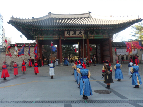 왕궁수문장 교대의식의 한 장면