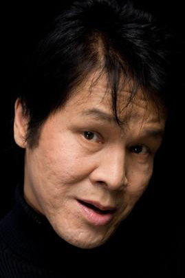 연극배우이자, 연출, 교수로 활약 중인 장두이