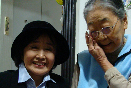 칼럼니스트 김승자 선생(좌) 김희숙 여사(우)    ⓒ 백은종 