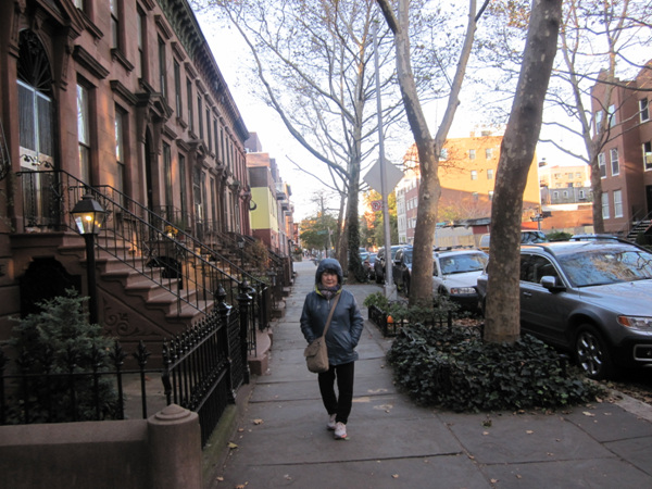 미국에 도착 한 후 이번 여행의 목적지였던 아들이 거주하는 브라운 스톤에서 한 컷 찰칵!  &copy; 임춘신   