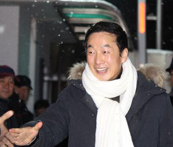 ▲  지인들과 인사를 나누는 정봉주 전의원 © 조성윤 