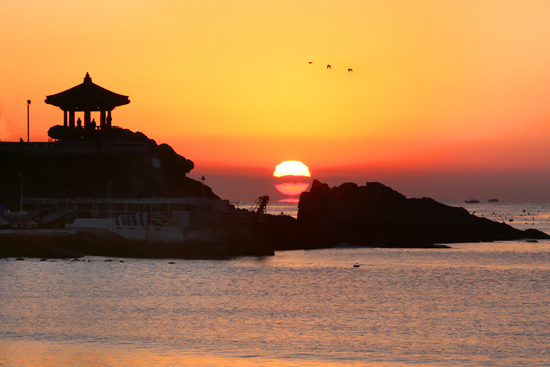 송정해수욕장에서 보는 일출     &copy;박희만 