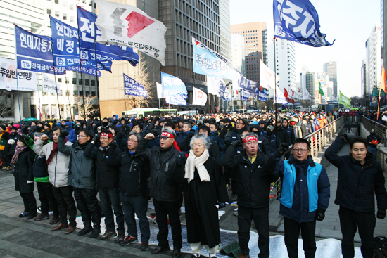 ▲ 지난 18일 서울 청계광장에서 민주노총 비상대책위원 및 조합원 3000여명이 투쟁 결의대회를 가졌다.   &copy; 김아름내