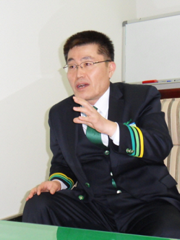 친절을 드릴 수는 있지만 애매한(?) 정신적 피해 보상을 해드릴 권한이 없다는 김종훈 영등포 역장