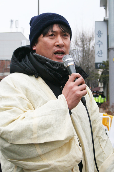 ▲  김득중 쌍용자동차 수석부지부장의 눈을 충혈돼있었다.    &copy; 김아름내