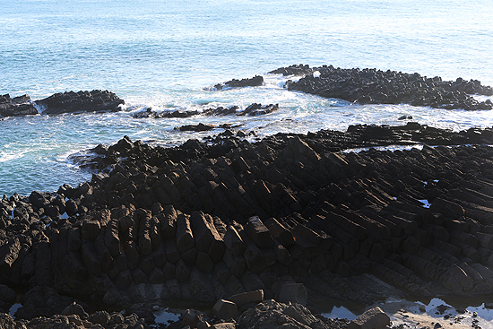 ▲ 계단처럼 누워있는 주상절리     &copy;박희만 