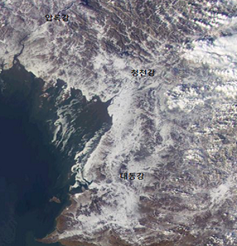 북한지역 강 결빙모습 (2013. 1. 24. 15:16KST GOCI 영상)