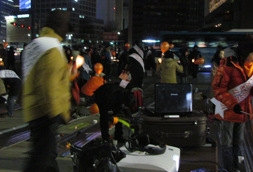 ▲   촛불집회에 모인 사람들  &copy;   김아름내