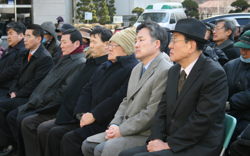 ▲  1부 3.1절 기념행사에 참여한 시민들. 오른쪽 두번째 표창원 범죄심리학자도 참여했다.   ⓒ 김아름내