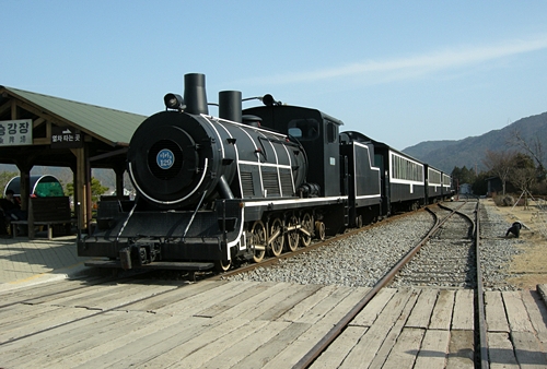 ▲ 구 곡성역-심곡-가정을 오가는 미카형 기관차.     &copy;조종안 