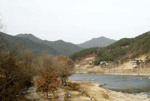 ▲ 완만한 주변 산세와 절묘한 조화를 이루며 흐르는 섬진강 물길     &copy;조종안 