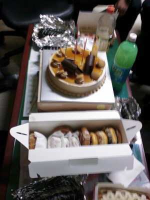 ▲ 2010년 1월 17일 3군 사관학교 104 생활실에 차려진 생일상 이다. 이미지는 당시 후배 생도들이 휴대폰으로 찍어 보관하고 있던 것이다.  ⓒ 박재관 제공  