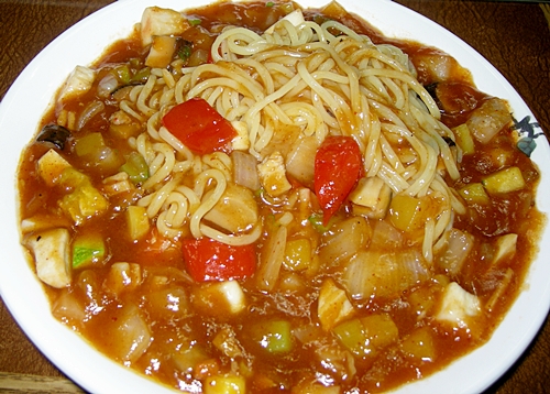 ▲ 소스가 붉은 영화원 물짜장, 향미가 독특하다.     &copy;조종안 