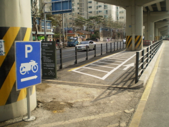 당산역에 설치된 오토바이 전용주차장