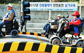 휠체어 안전교육(영등포구 제공)