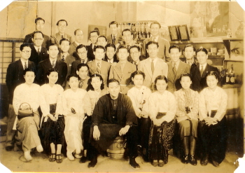 영화 <思ひつき夫人>(1939)에 조선악극단 출연 후 기념사진