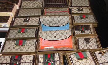 단속된 위조상품 지갑