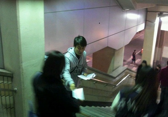 조기투표 홍보활동을 펼치고 있는 안 후보 지지자 ⓒ신보애