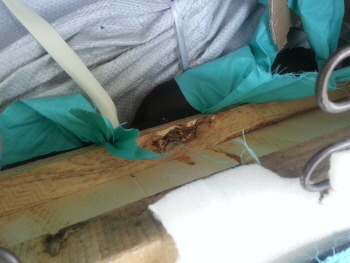 재활용 목재를 사용한 소파 내부