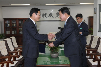 7일 구의회 의장실에서 진행된 위촉식