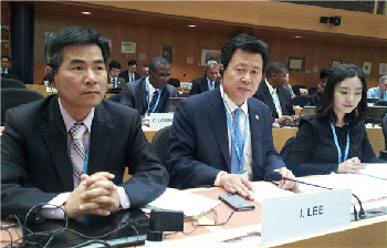 이일수 기상청장 가운데