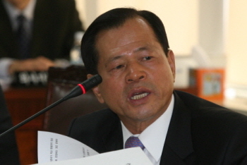 서울시의회 교통위원에서 의정활동을 펼친 윤기성 전 시의원