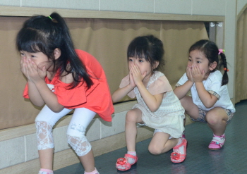 연기대피는 자세를 낮추고