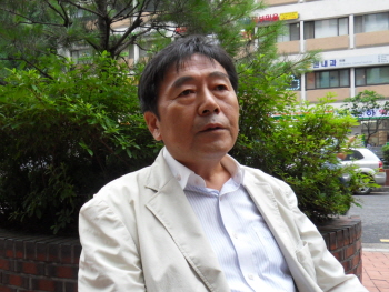 민주당은 중산층과 서민들의 삶의 질 향상을 위한 정당임을 강조하고 있는 김종현 사무부총장