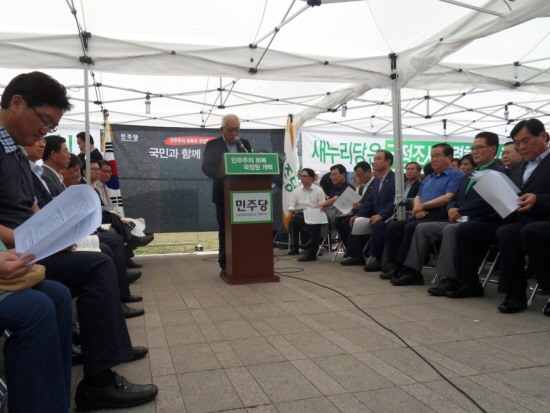  “새누리당의 국정조사 농단에도 국기문란 사건의 본질이 바뀌지 않는다”고 강조하는 김한길 대표