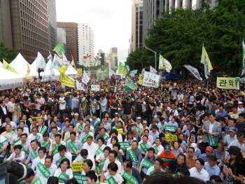 8월 2일 청계광장에서 열린 민주주의 회복 및 국정원 개혁 촉구 국민보고대회(민주당 개최)