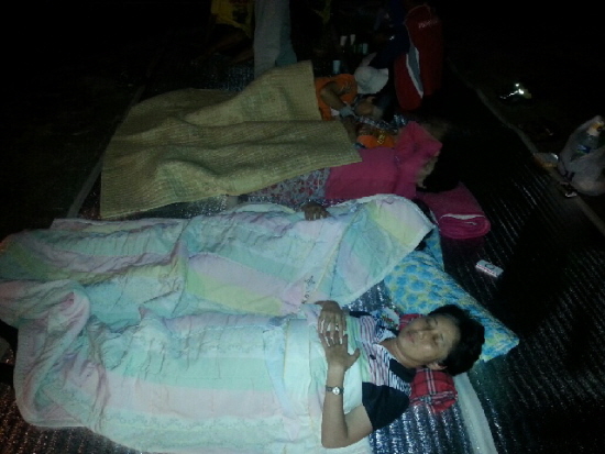 70~80대 동화전 마을주민 30여명이 밤샘 노숙농성을 벌였다.