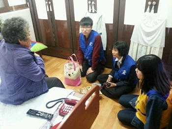 5월 18일 도림동자원봉사자 회원들과 반찬봉사에 나선 이금순 회장