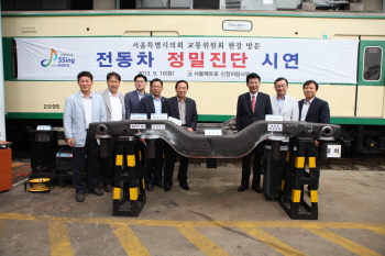 전동차 정밀진단 및 철도장비 시연 현장을 점검한 서울시 교통위원회 위원