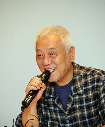 김한길 민주당 대표는 9일기자간담회를  갖고 박근혜 대통령의 불통을 비판하고 소통을 강조했다.