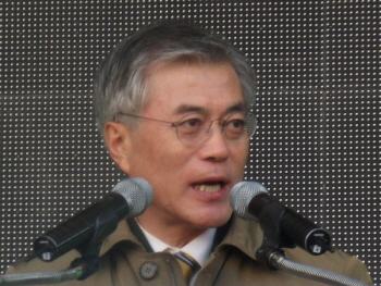 문재인 전 민주당 대선후보(2012년 부천역 유세)