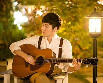 청계천 로맨스·별꽃나무를 발표한 싱어송라이터 진호현  (사진제공 퍼플슈컴퍼니)