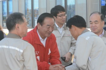 덴소풍성(주)를 방문한 서청원 새누리당 후보